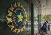 कोरोना के चलते IPL छोड़कर जा रहे खिलाड़ी, क्या बीच में ही रद्द हो जाएगी लीग ?
