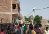 किन्नर बनकर अवैध बसूली करने पहुँचे नकली किन्नर युवकों ने घर में घुसकर किया हंगामा