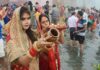 छठ पर्व: बड़हलगंज में अस्ताचल सूर्य को दिया गया पहला अर्ध्य