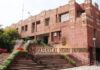 JNU में लड़कियों को लड़कों से दूर रहने वाले फरमान पर बवाल, विवाद बढ़ने पर सर्कुलर की भाषा में किया बदलाव