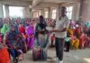 जिला पंचायत सदस्य ने अग्नि पीड़ित राजमती देवी को दिया आर्थिक सहयोग